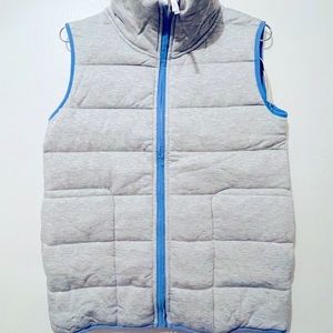 gray and baby blue vineyard vine vest with faux fur lining around the neck